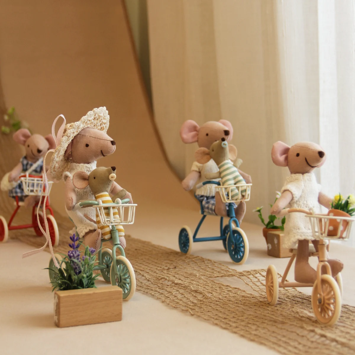 Dollhouse Accessories