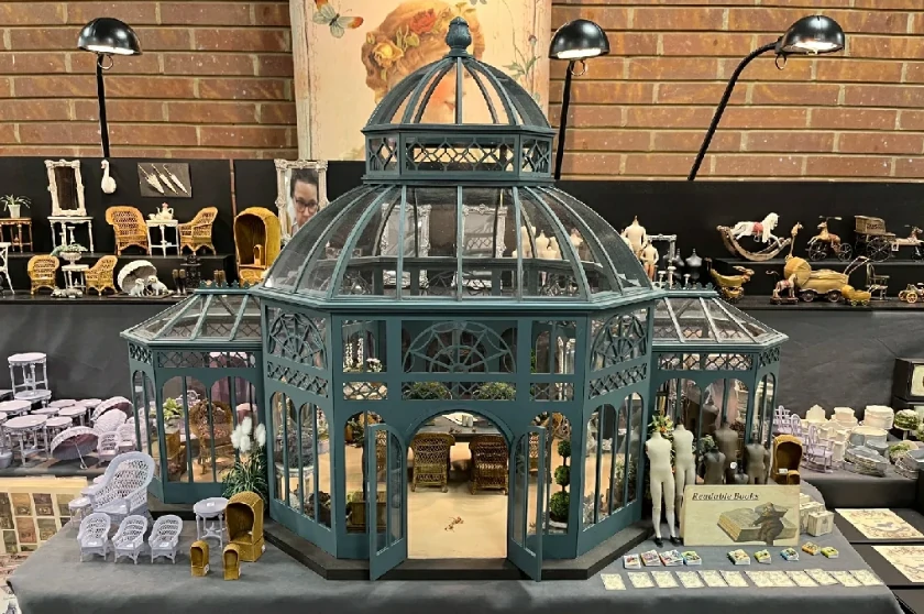 Miniature Dollhouse Furniture & Accessories 1
