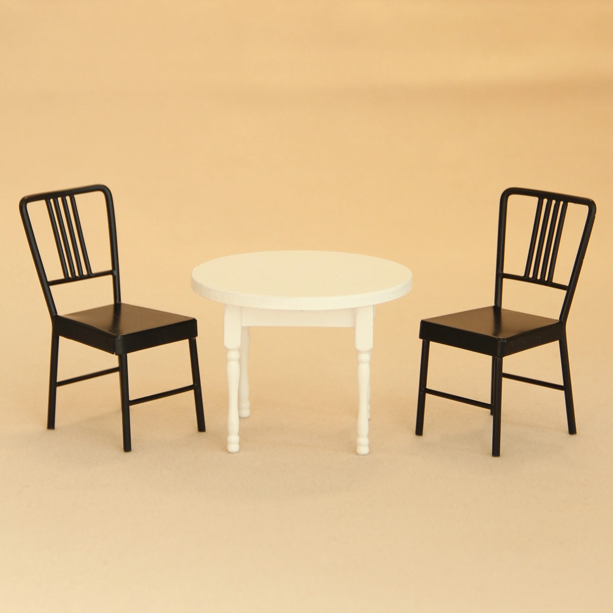 miniature dining table and chairs for dollhouse