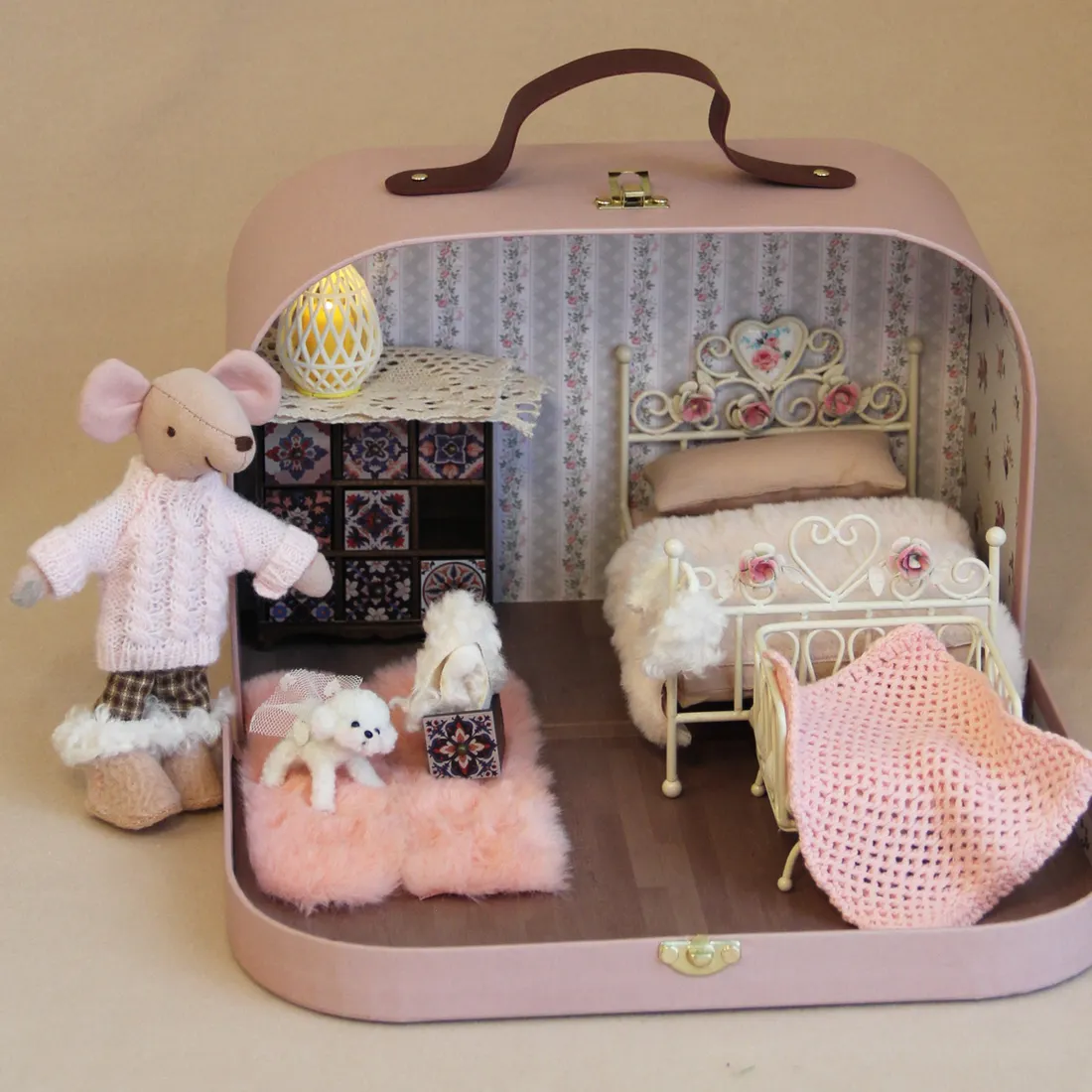 Handmade Mouse Doll House Mouse Toys with Sweater